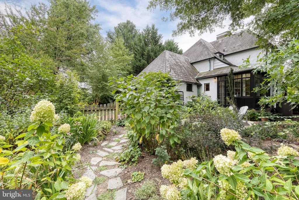 Photo of 304 TAPLOW ROAD