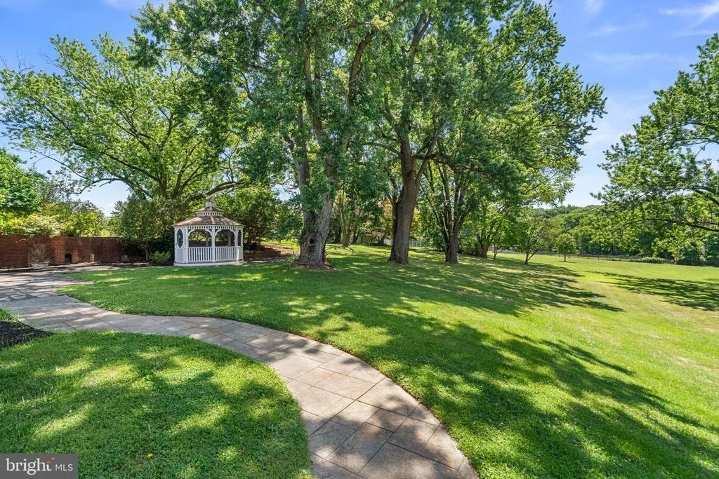 Photo of 18015 MUNCASTER ROAD