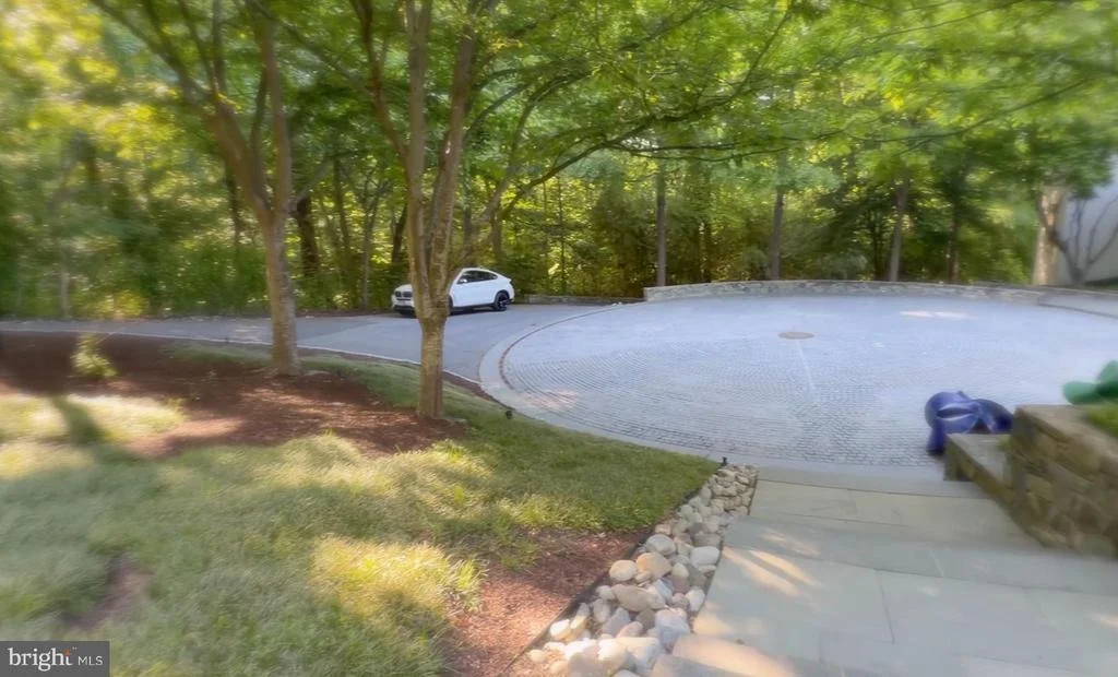Photo of 1100 CREST LANE