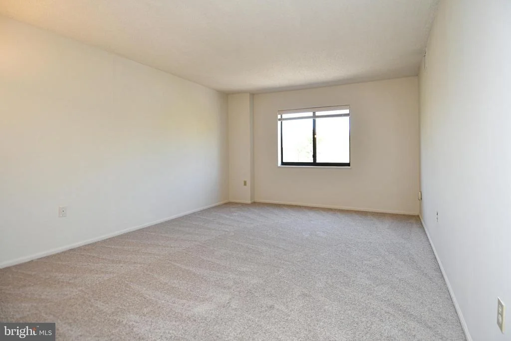 Photo of Unit 1526 at 15101 INTERLACHEN DRIVE