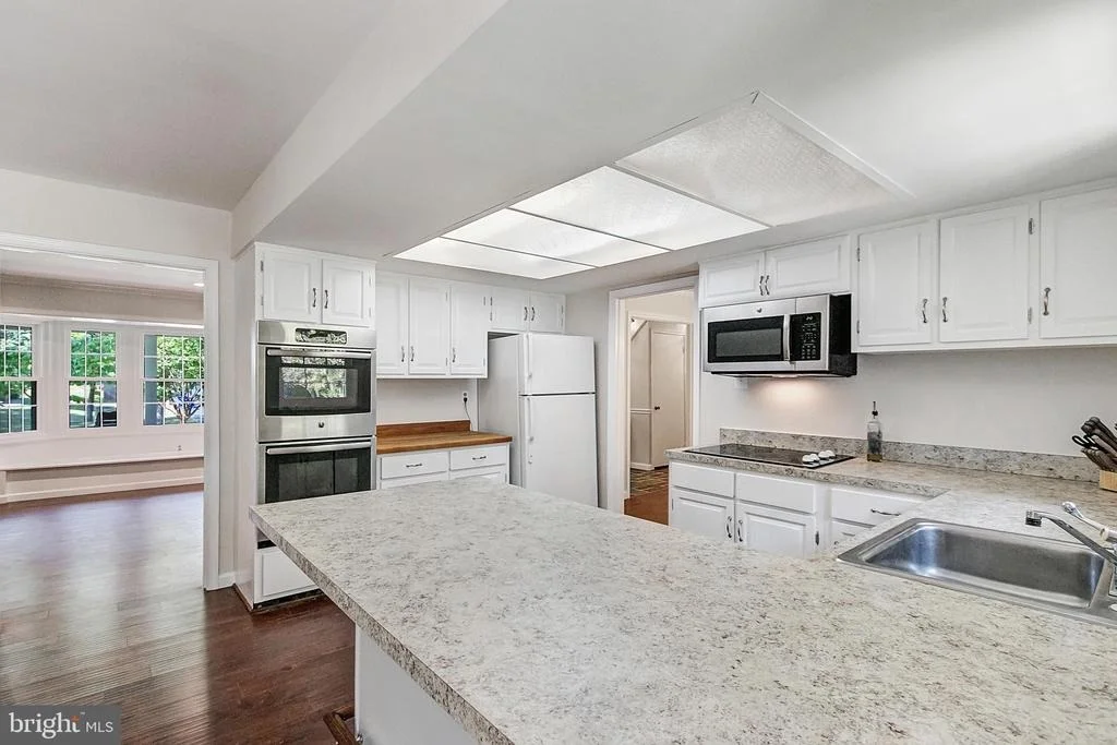 Photo of 2808 VILLAGE LANE
