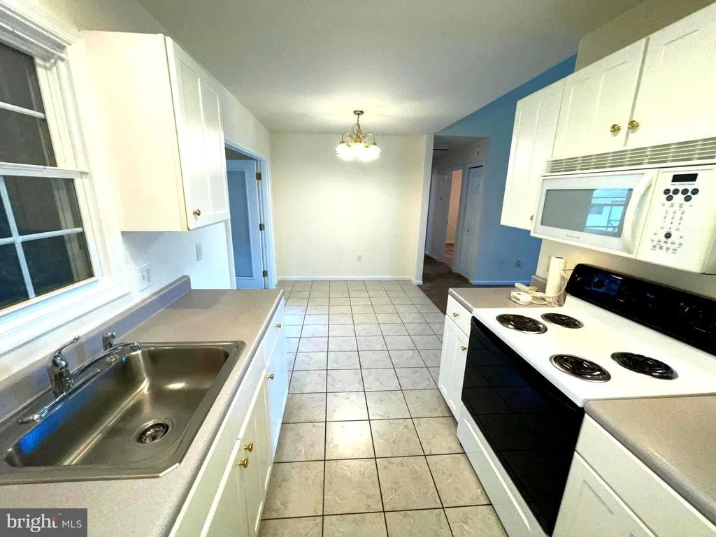 Photo of 28 CIRCLE DRIVE W