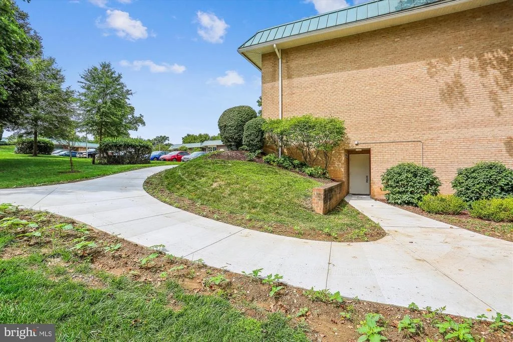 Photo of Unit 81F at 3632 GLENEAGLES DRIVE