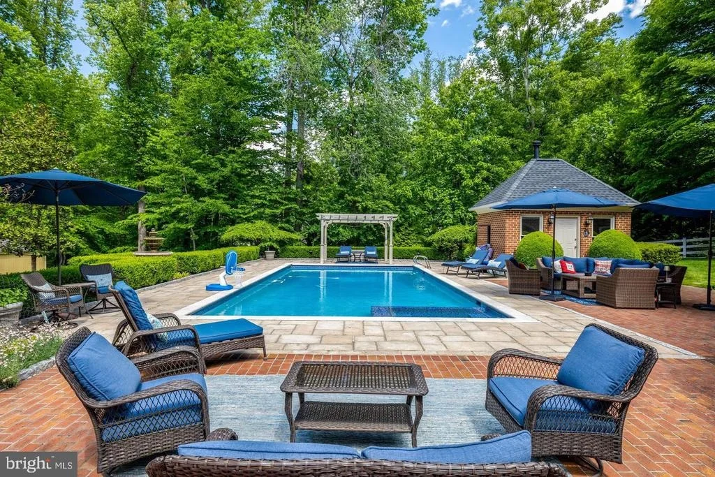 Photo of 105 INTERPROMONTORY ROAD