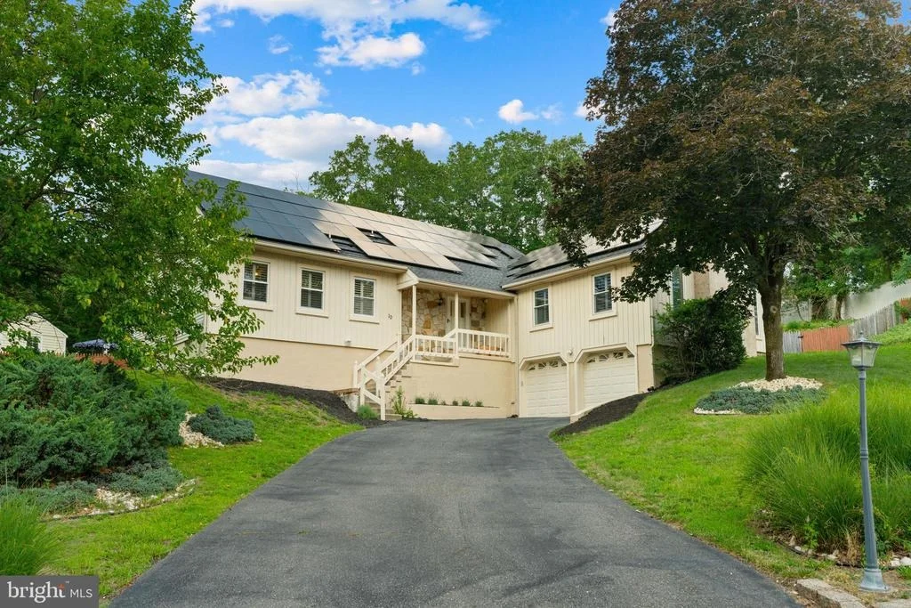 Photo of 10 SILVER HILL LANE