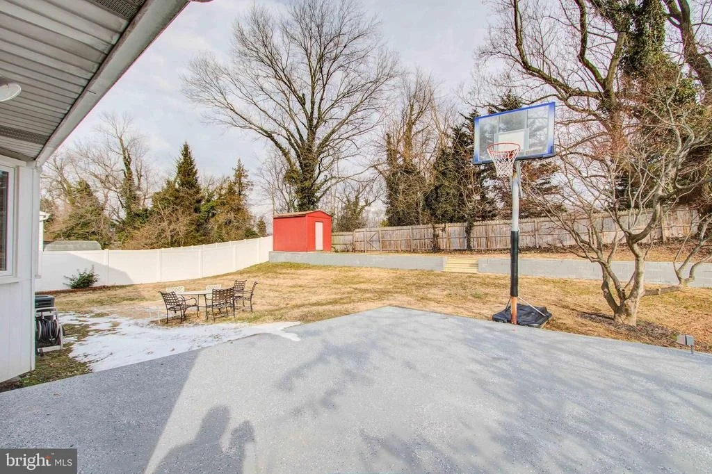 Photo of 606 BURNT MILLS AVENUE