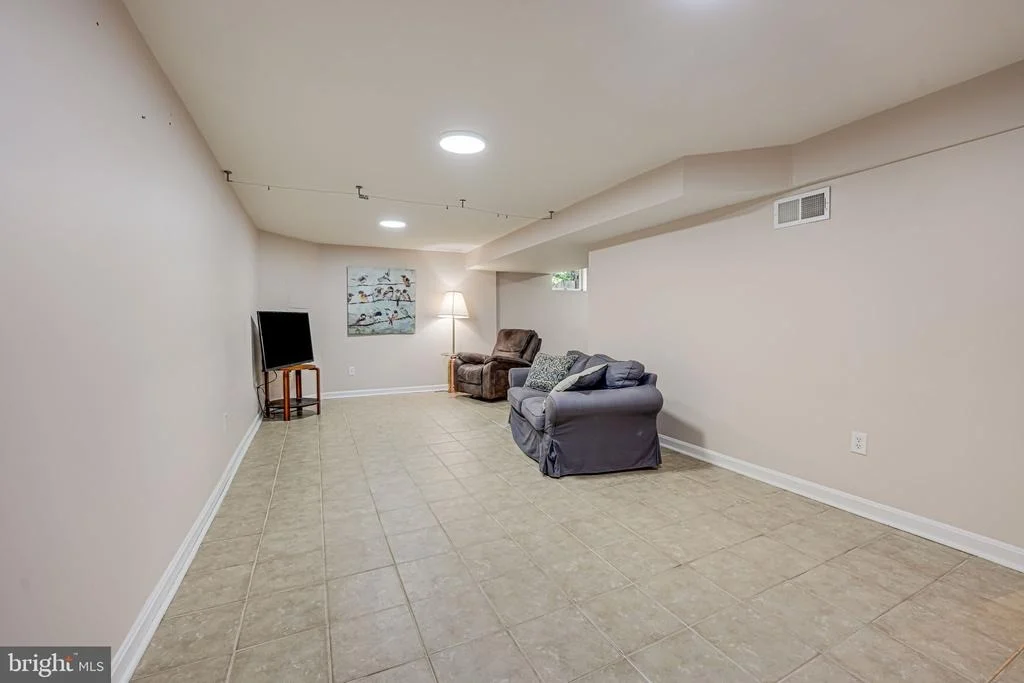 Photo of 15198 HOLLEYSIDE DRIVE