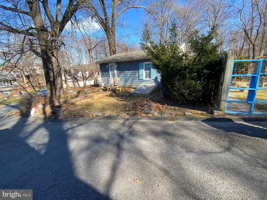 Photo of 811 JOHNSON AVENUE