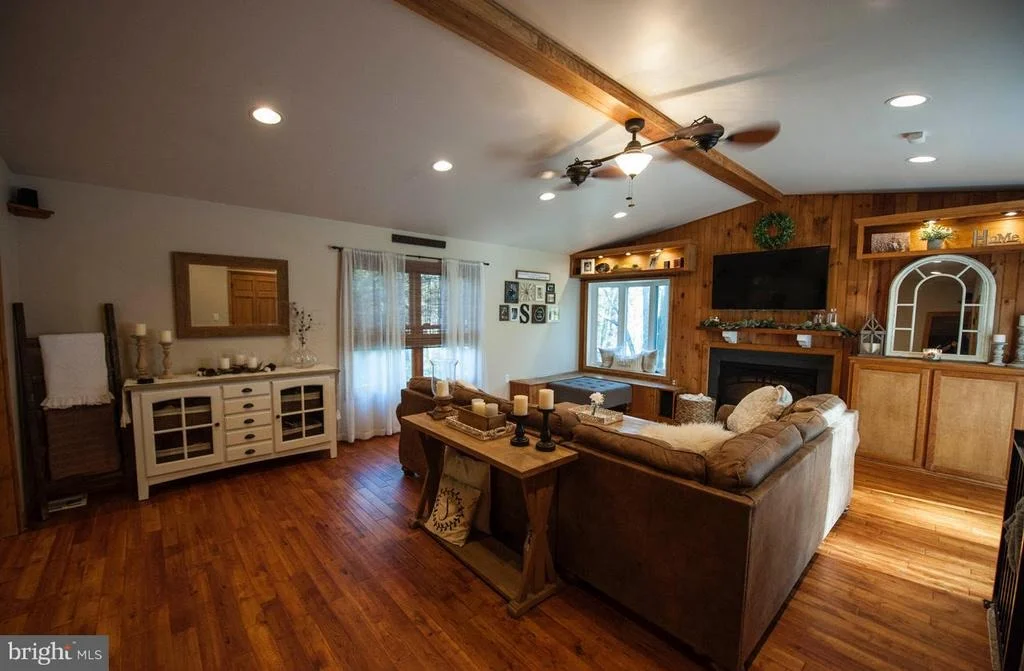 Photo of 828 WILDA DRIVE