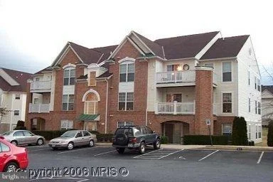 Photo of Unit 3B at 2100 WAYSIDE DRIVE