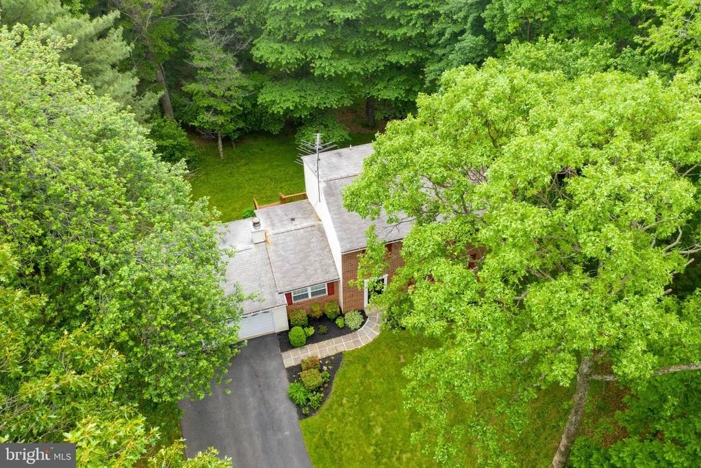 Photo of 8924 ROUNDLEAF WAY