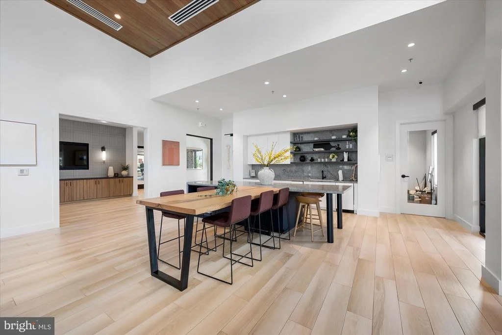 Photo of 43556 CENTERGATE DRIVE