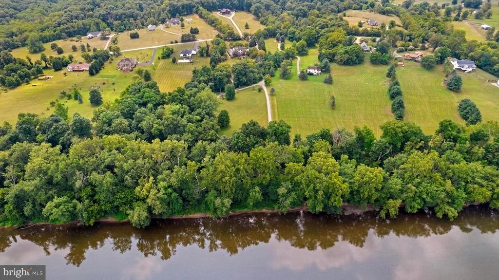 Photo of 955 STAYMAN DRIVE