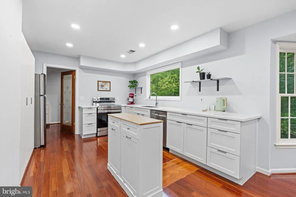 Photo of 6832 COMPTON HEIGHTS