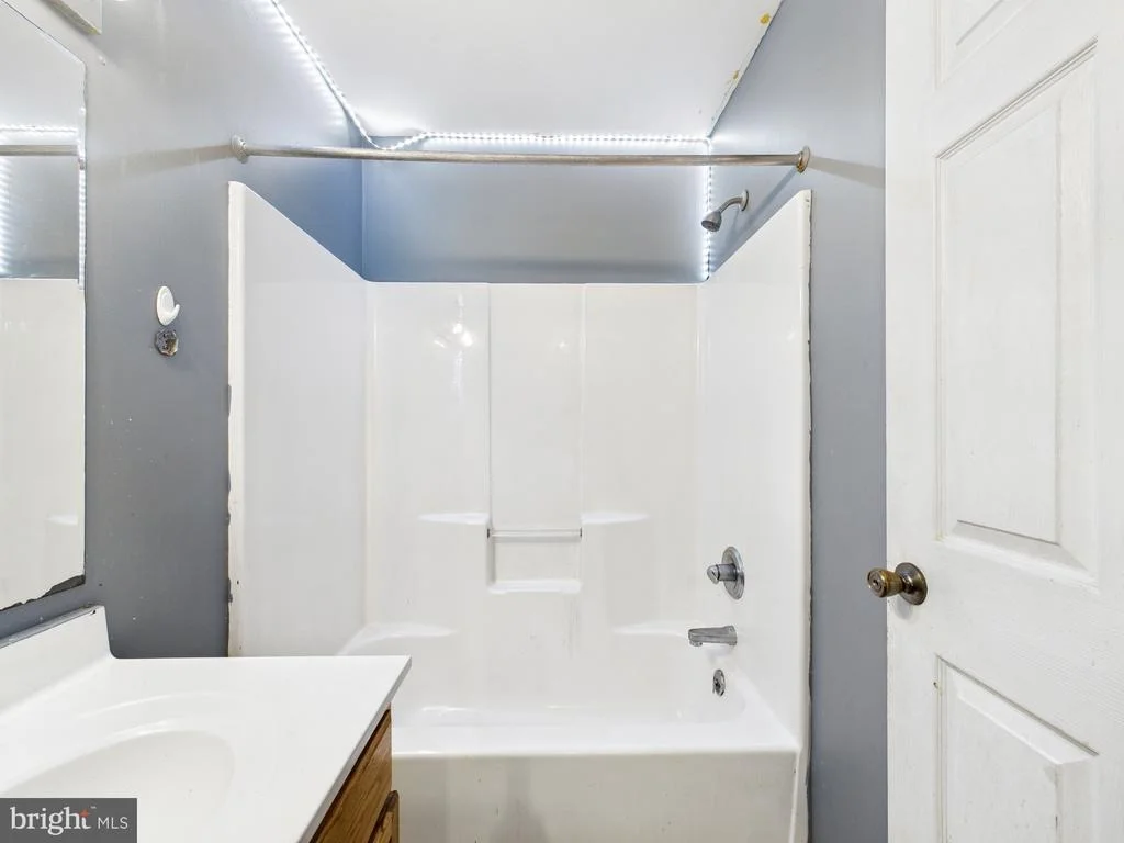 Photo of 1176 W 6TH STREET