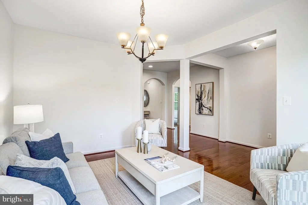 Photo of 26798 BARNSLEY PLACE