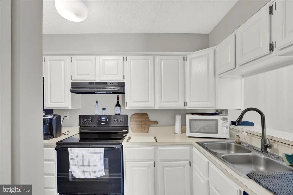 Photo of Unit 200L at 200 OAK LEAF CIRCLE