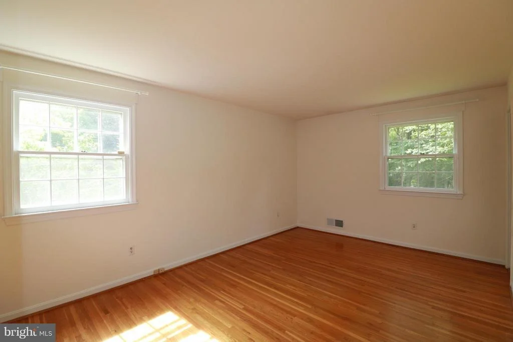 Photo of 525 WHITINGHAM DRIVE