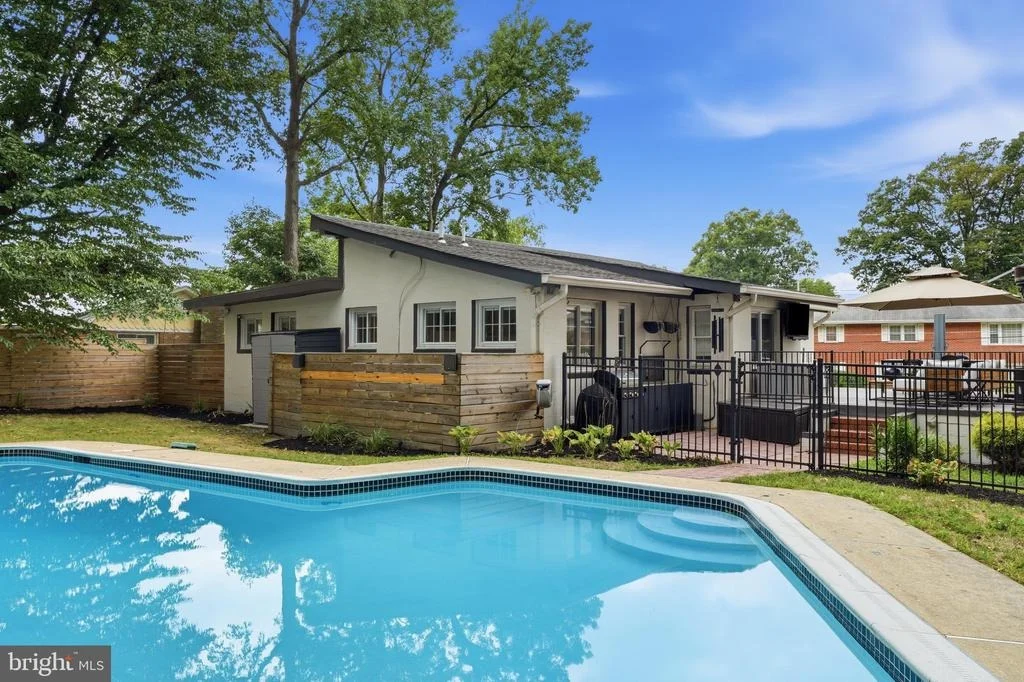 Photo of 6410 BUSHEY DRIVE