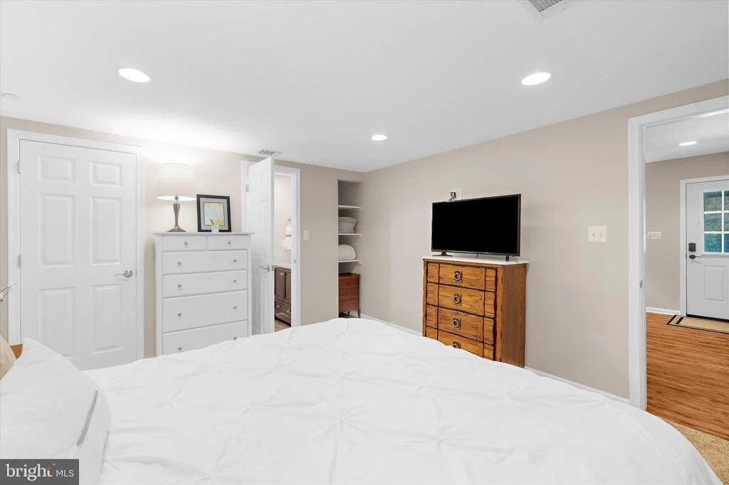 Photo of 527 BAY HILLS DRIVE