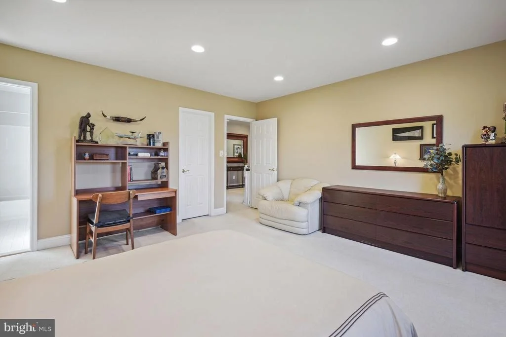 Photo of 10 MAPLECREST COURT