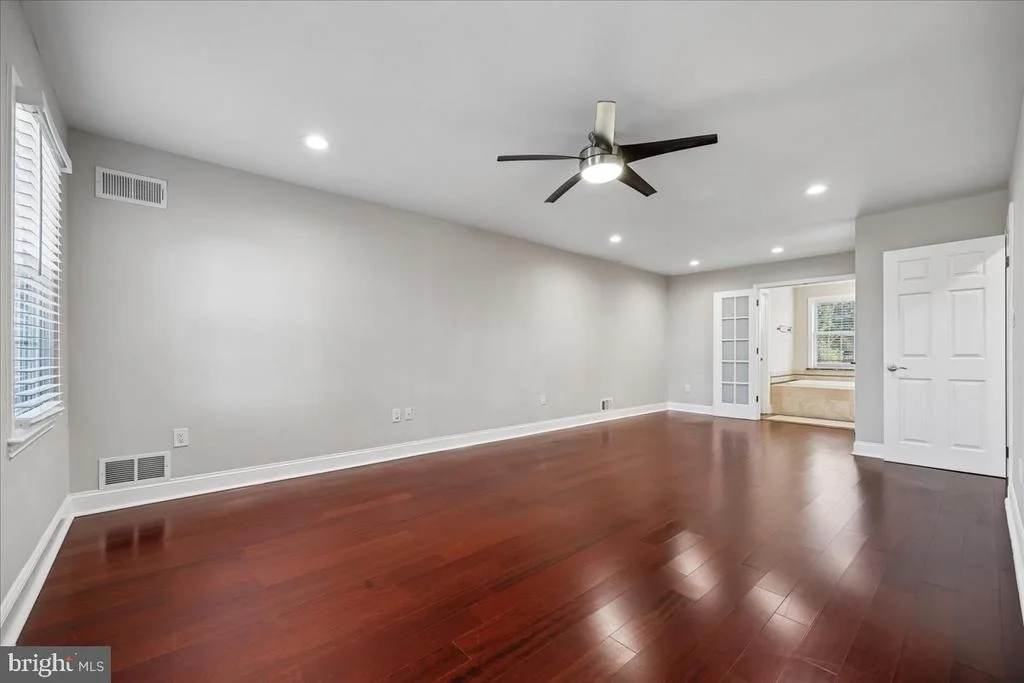 Photo of 6 CRESTVIEW COURT