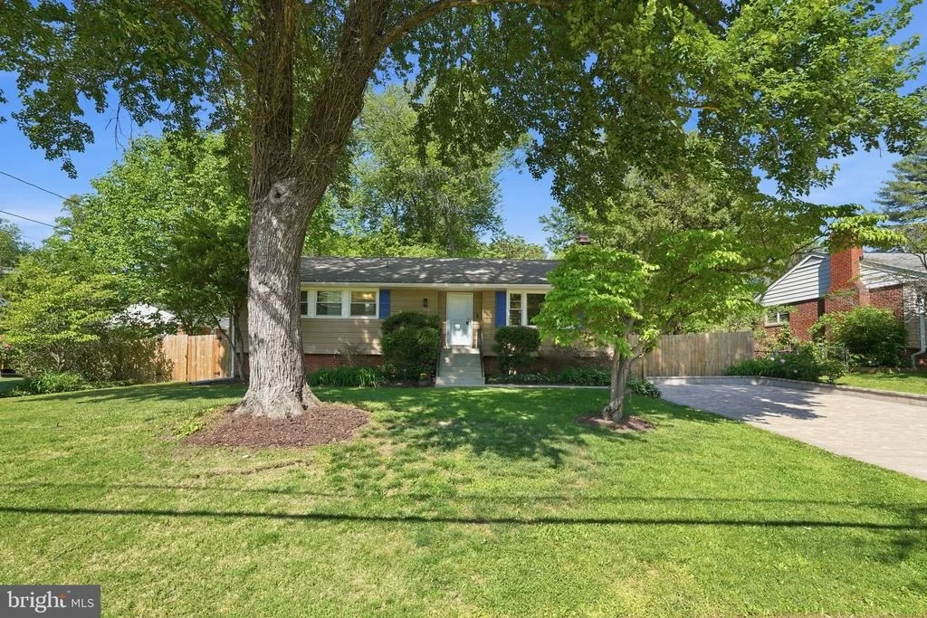 Photo of 5414 QUEENSBERRY AVENUE