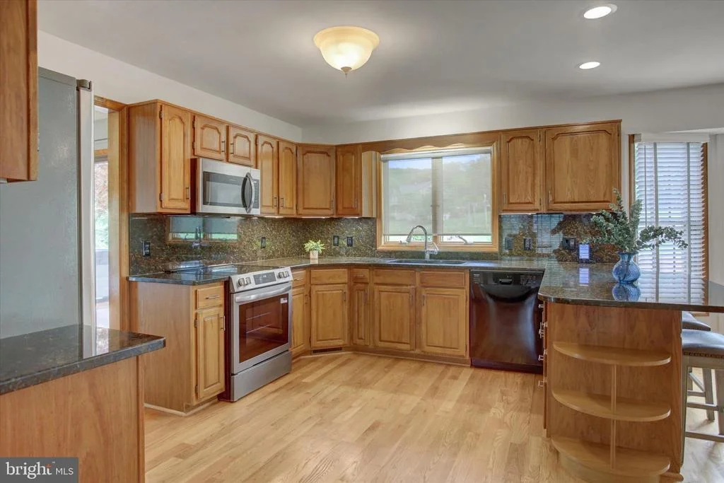 Photo of 8001 MAPLEVILLE ROAD