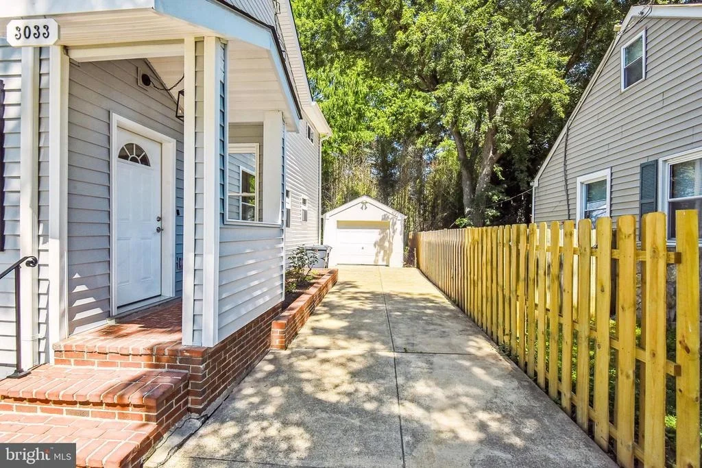 Photo of 3033 WAYNE ROAD
