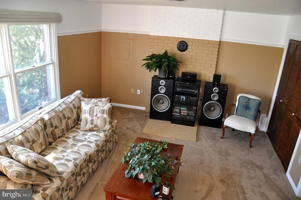 Photo of 1369 OUTER DRIVE