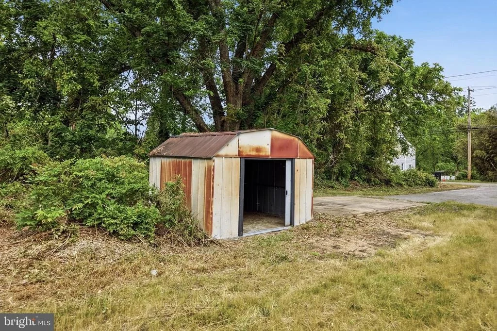 Photo of 523 HAY ROAD