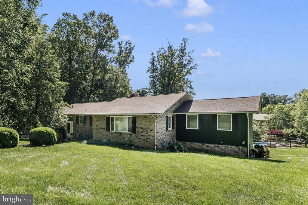 Photo of 6213 WHITE OAK DRIVE