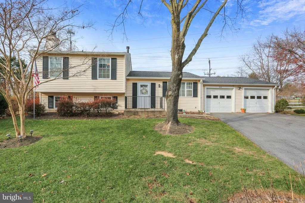 Photo of 9109 ROUNDLEAF WAY
