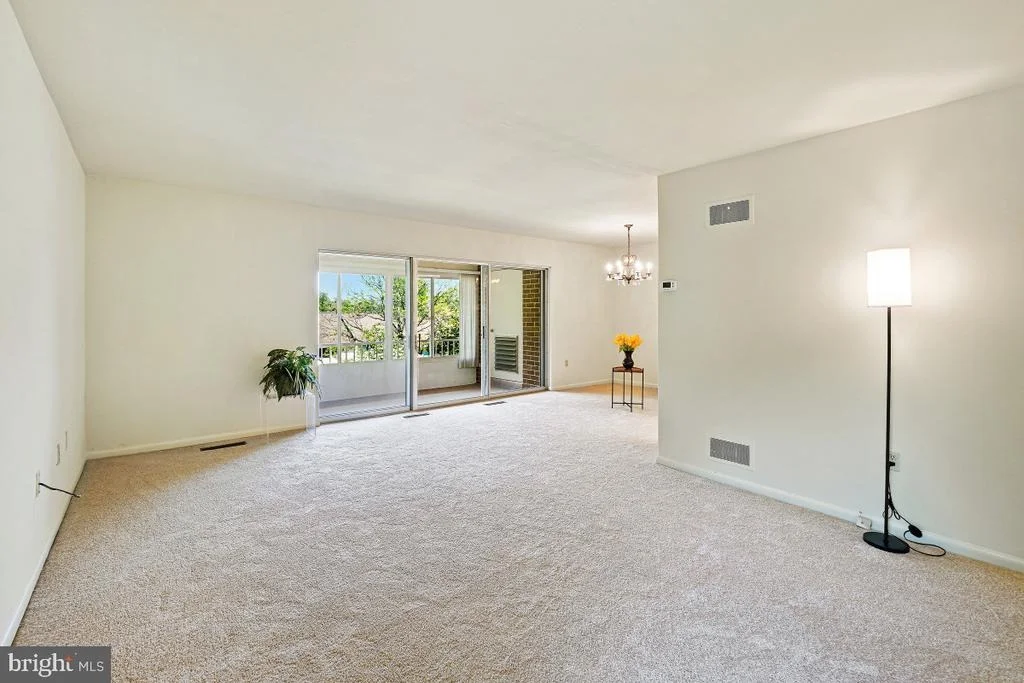 Photo of Unit 682A at 3320 GLENEAGLES DRIVE