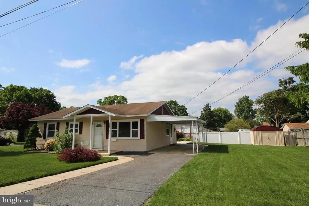 Photo of 315 THOMAS AVENUE