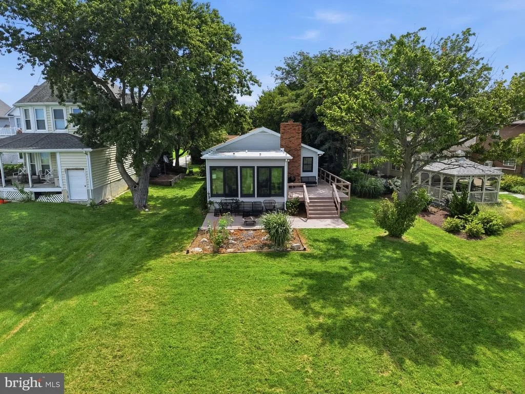 Photo of 6114 SUNSET LANE