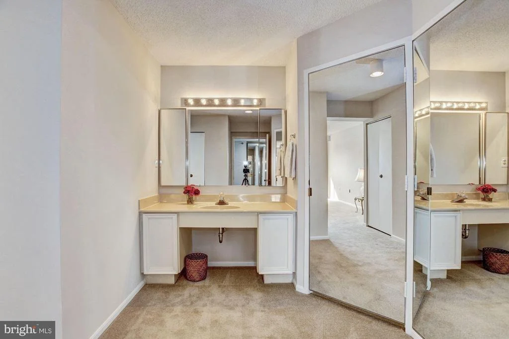 Photo of Unit 31007 at 15115 INTERLACHEN DRIVE