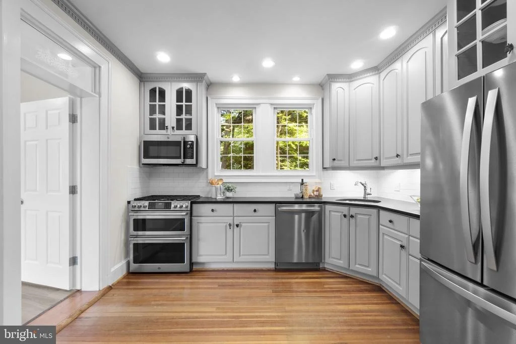 Photo of 305 COLLEGE PLACE