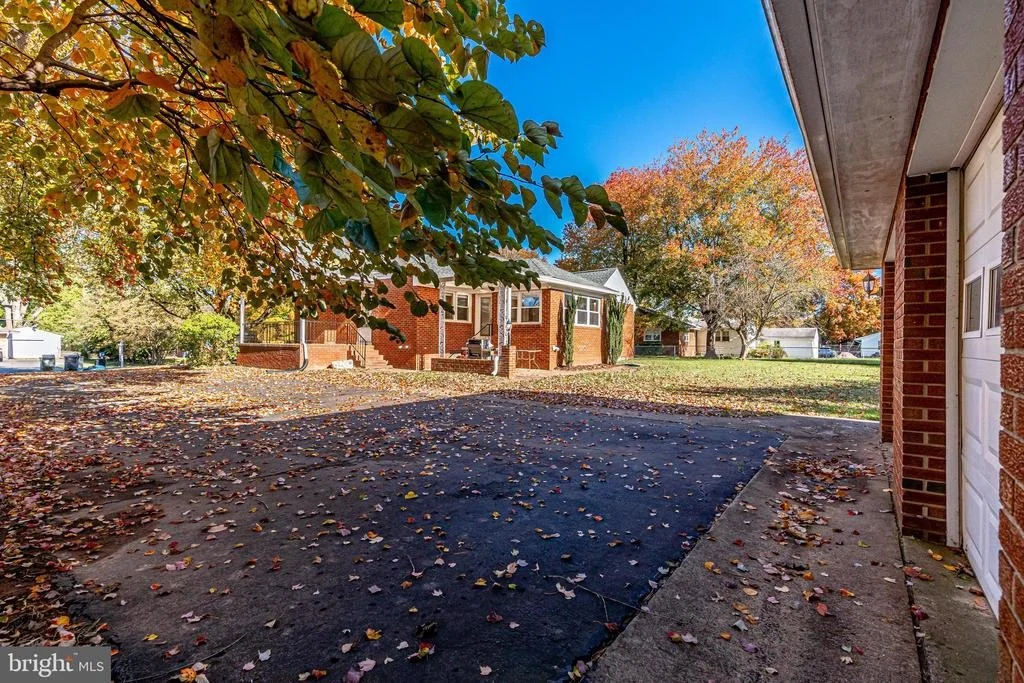 Photo of 8993 MEADOWVIEW DRIVE