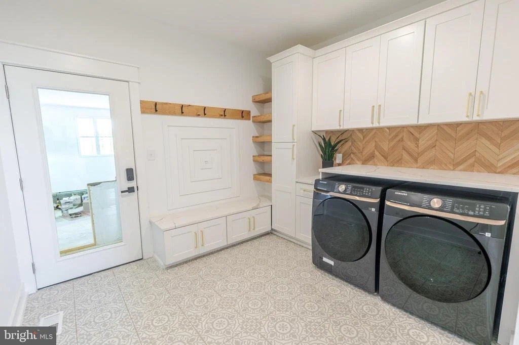 Photo of 23851 LANDS END DRIVE