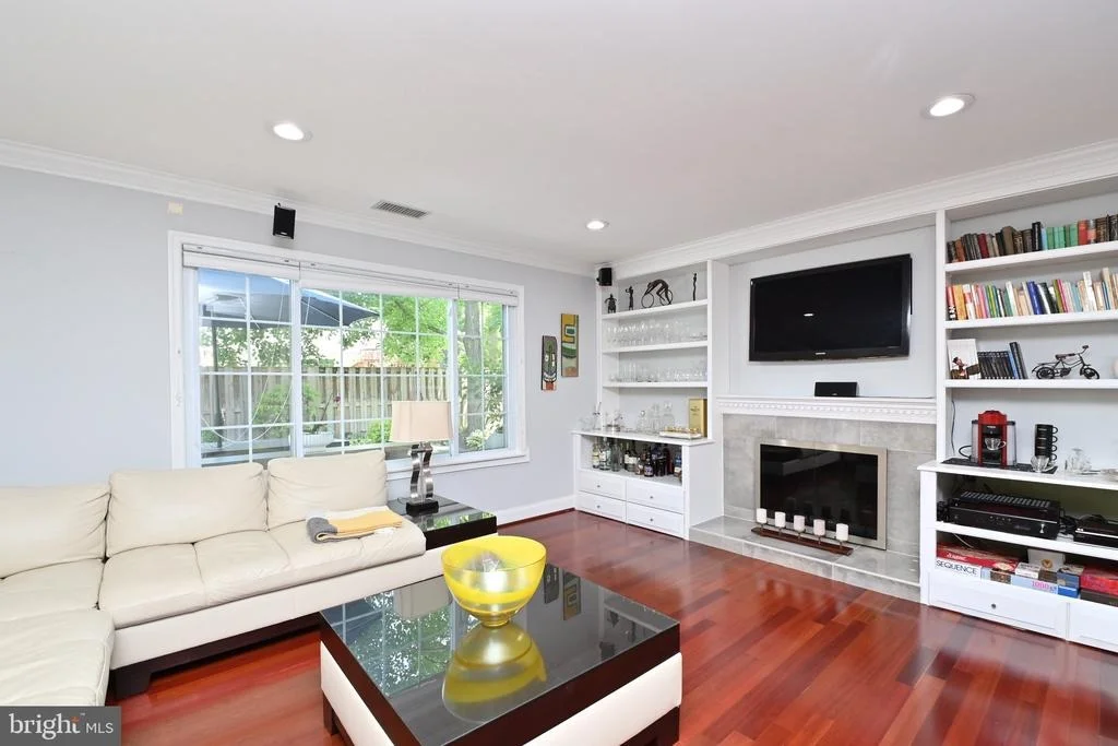 Photo of 8634 RESECA LANE