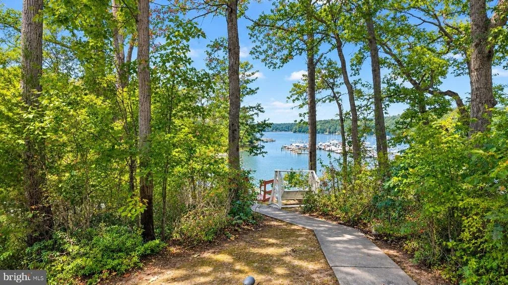 Photo of 575 LAUREL ROAD