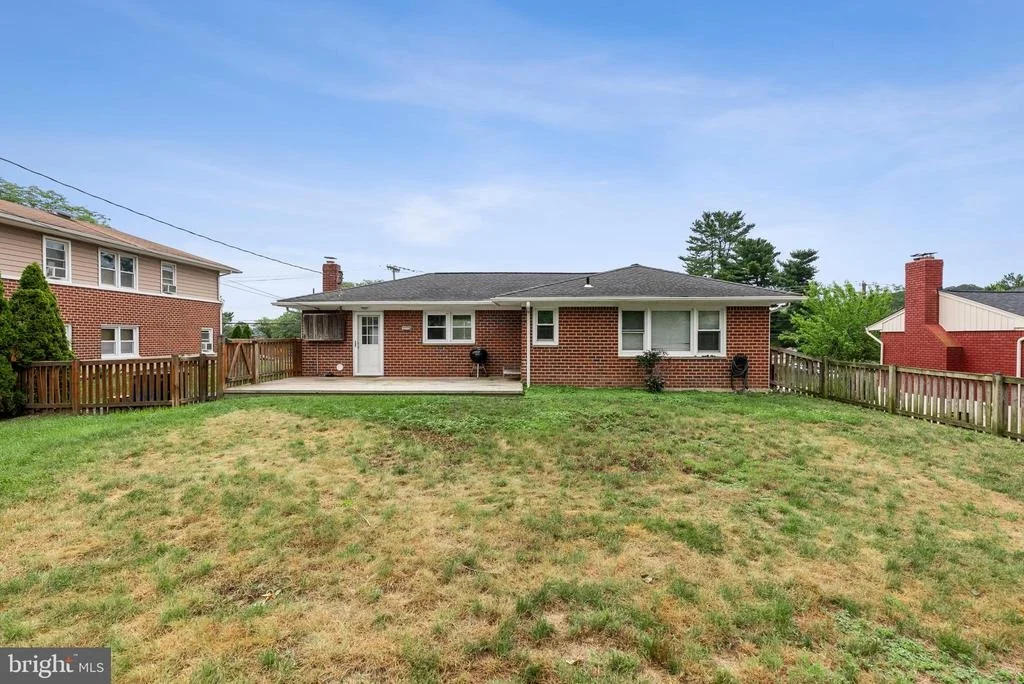 Photo of 816 PROVIDENCE ROAD