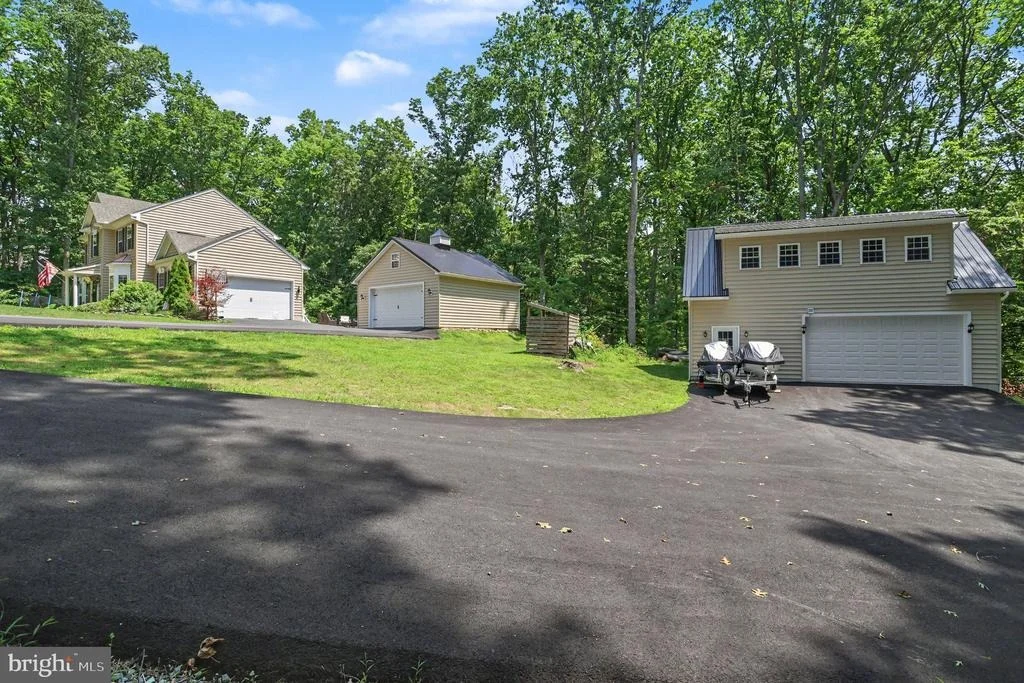 Photo of 4761 CAREA ROAD