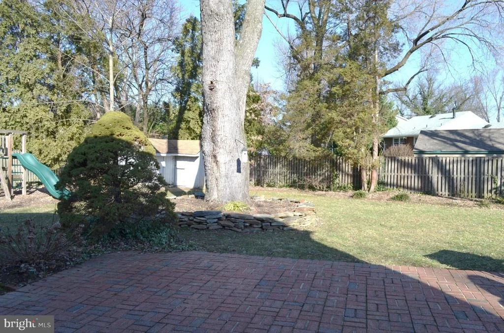 Photo of 1422 MAYFLOWER DRIVE