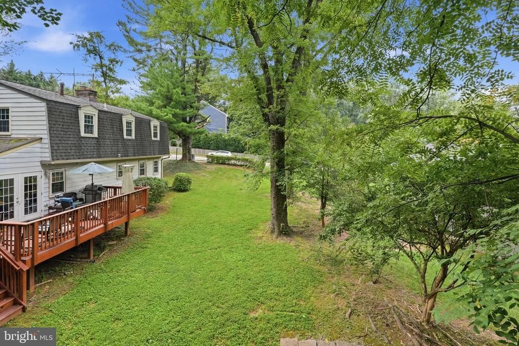 Photo of 300 BROADLEAF DRIVE NE
