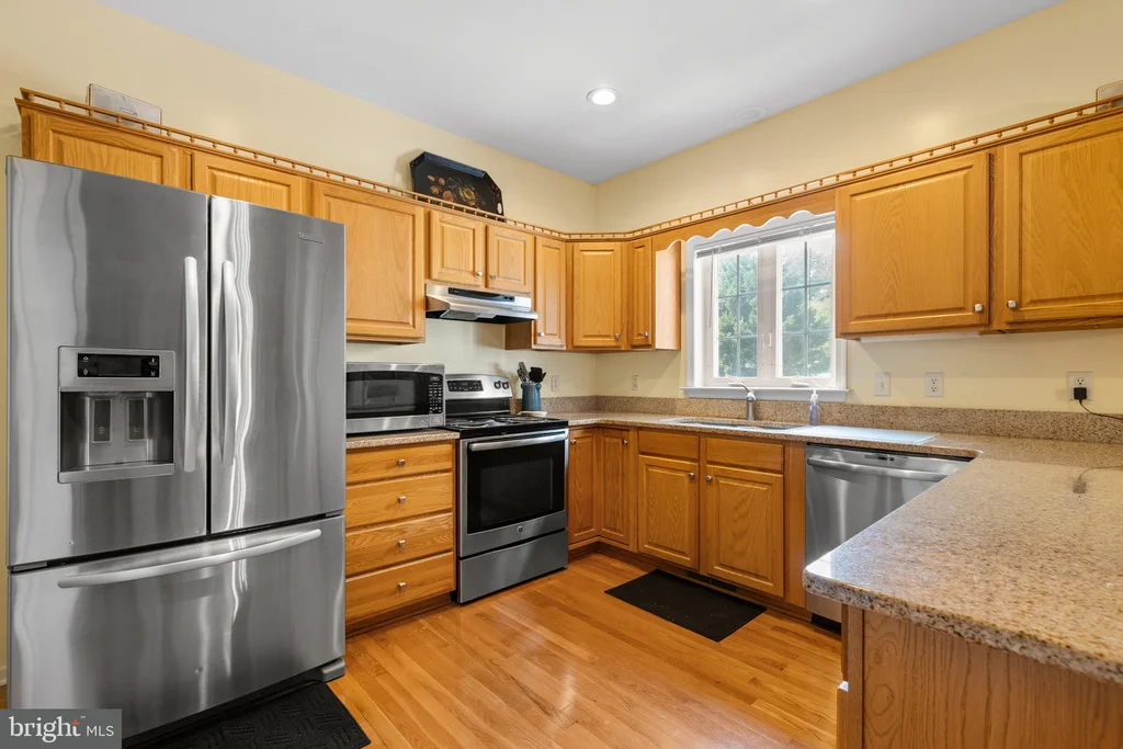 Photo of 33 SIOUX DRIVE