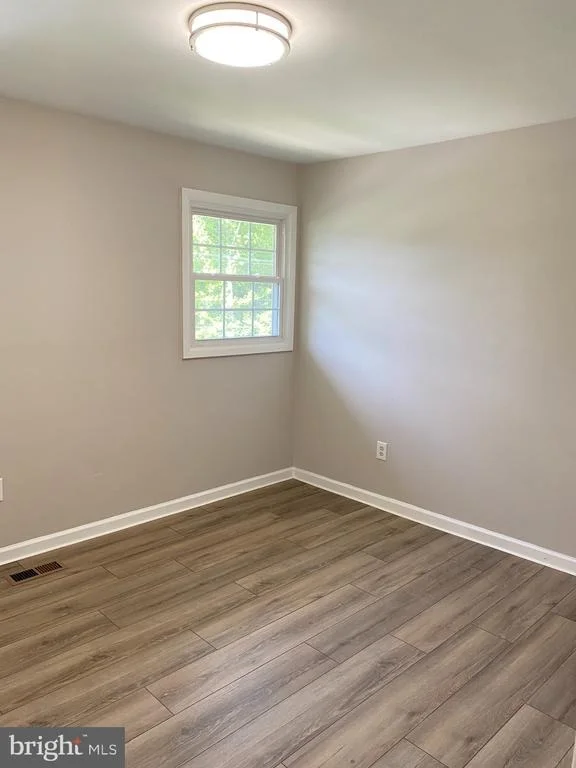 Photo of 6002 MIDDLETON LANE