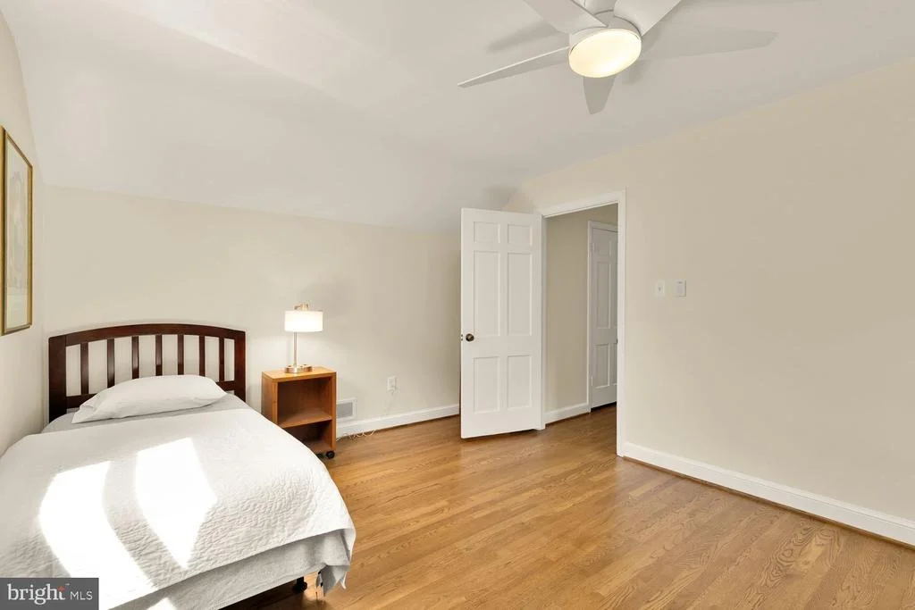 Photo of 5810 OVERLEA ROAD