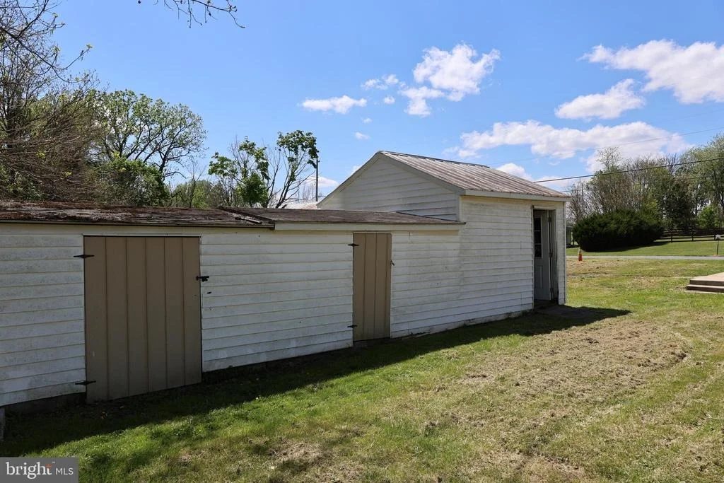 Photo of 6213 APPLETOWN ROAD